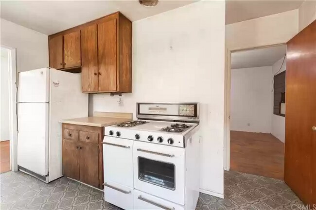 Building Photo - 329 Catalpa Ave