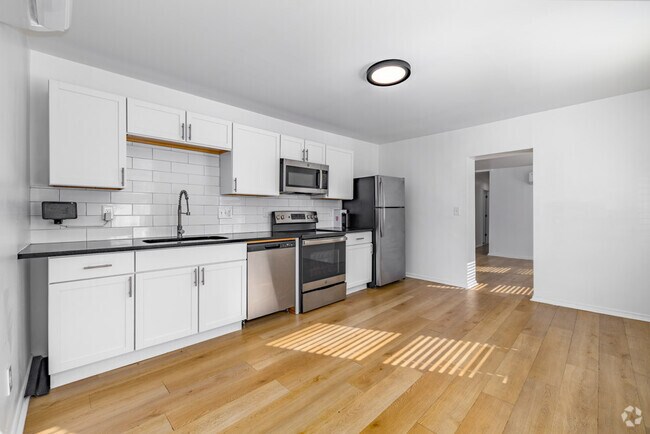 3 habitaciones, 2 baños - 1000 pies cuadrados - Cocina - 139 East Clifton Ave