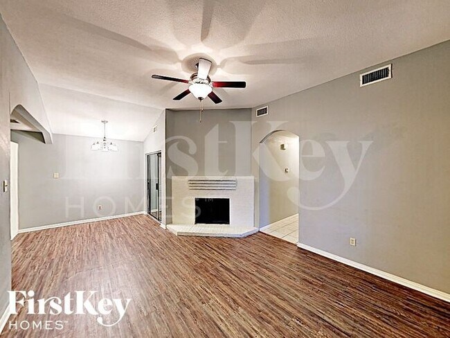 Foto del edificio - 503 Benedict Ln