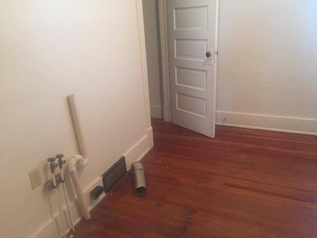 Building Photo - Come on over to the country