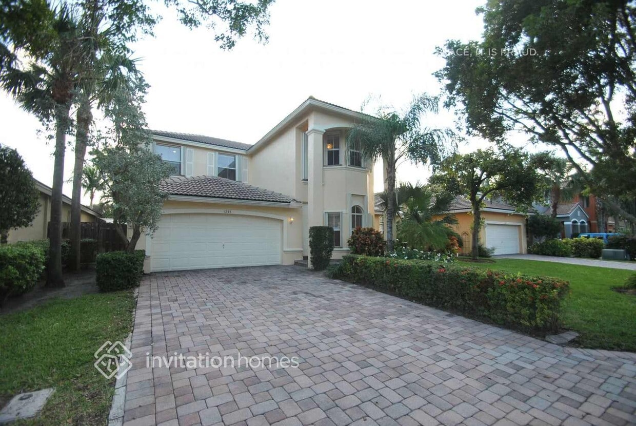 Foto principal - 1235 E Magnolia Cir