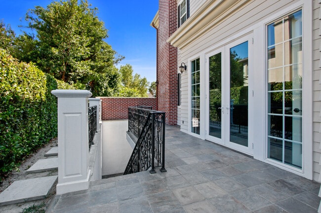 Building Photo - 1117 Encanto Dr