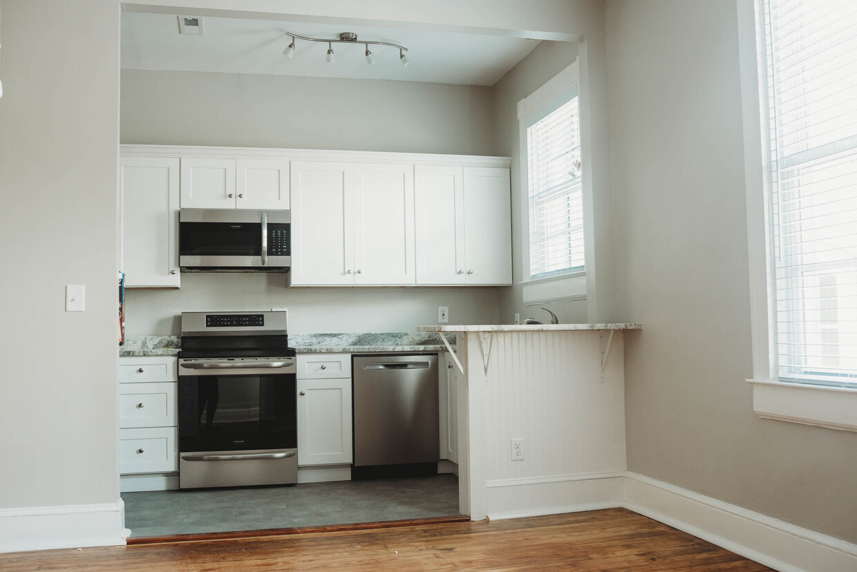 Kitchen - 529 E Washington St