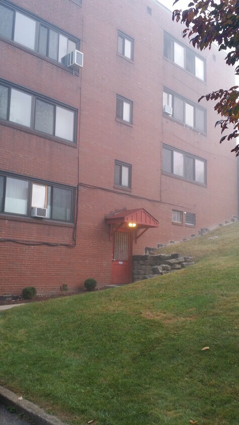 Rear Entrance - Glen Elm Apartments