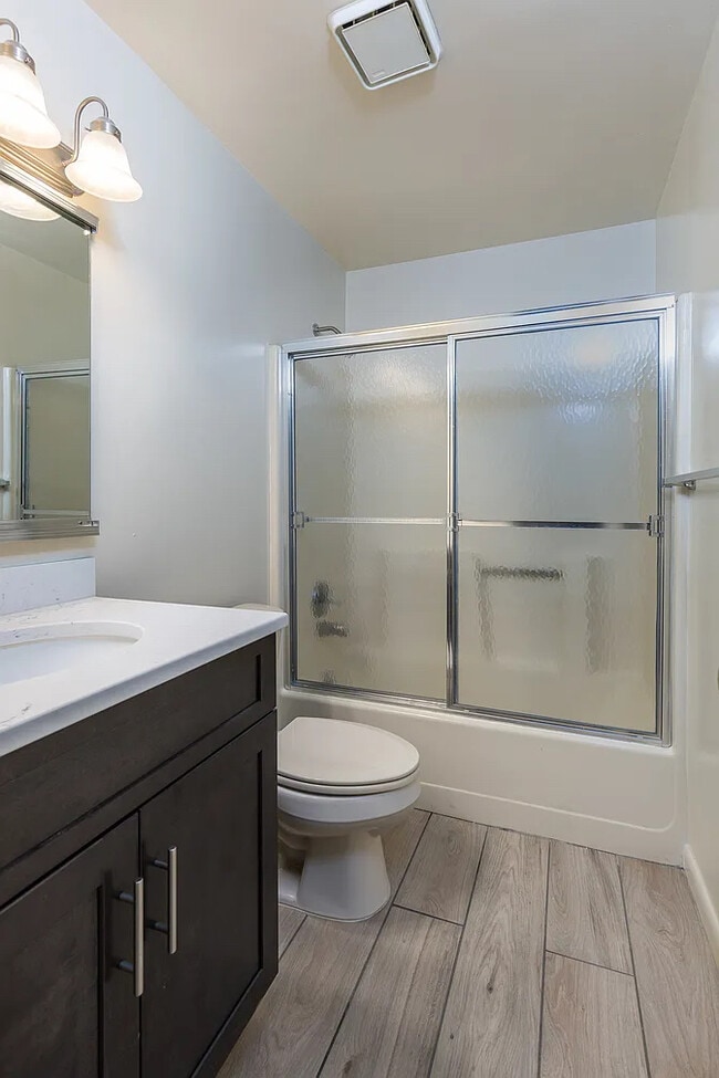 Building Photo - Rustic Ridge