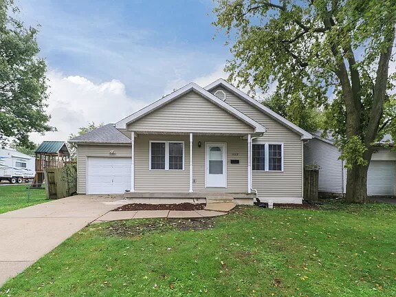 Primary Photo - 1622 Iowa St