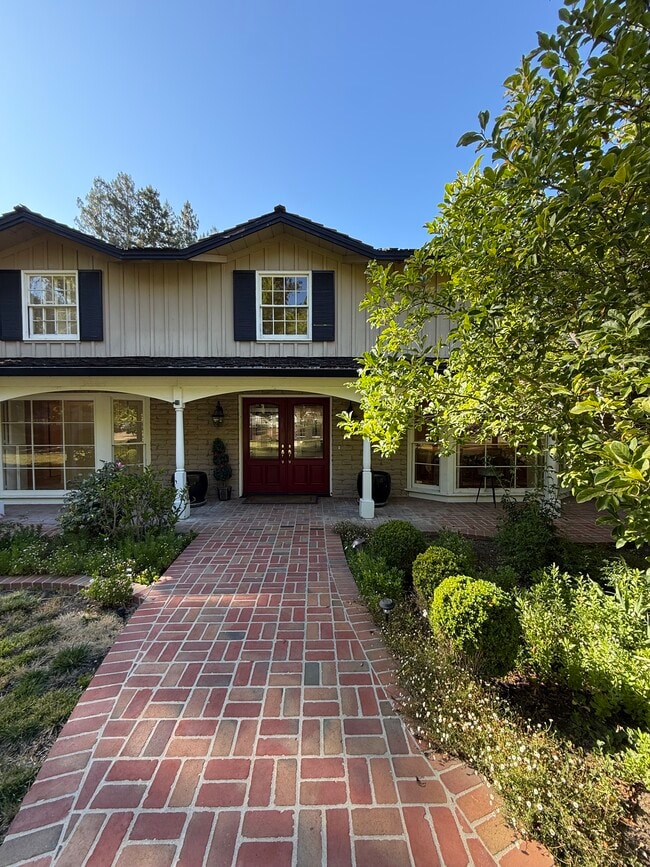 Building Photo - 25567 Willow Pond Ln