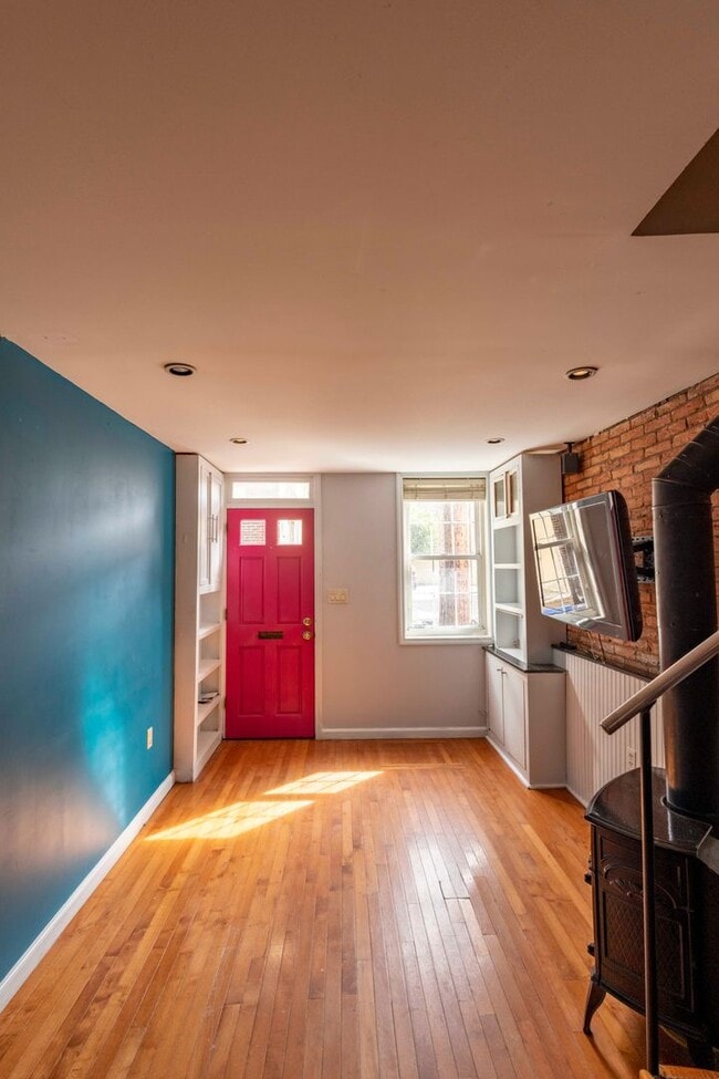 Building Photo - Charming 2Bed/2Bath in Fells Point