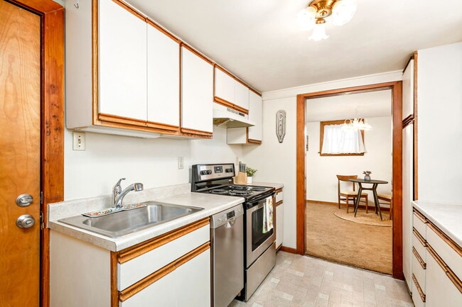 Building Photo - 1912 7th Ave S