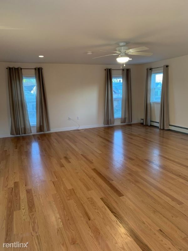 2 Charles St, Stoneham, MA 02180 Room for Rent in Stoneham, MA