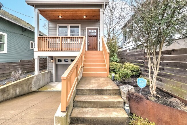Building Photo - Gorgeous Craftsman Located in the Heart of...