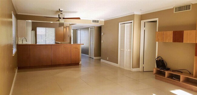 Foto del edificio - 331 Lakeview Dr