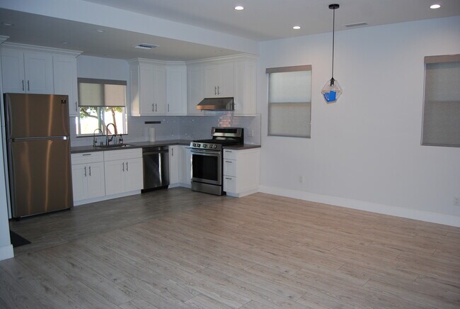 Kitchen with dining area - 5020 Denny Ave