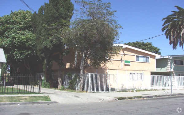 Primary Photo - 423 Laurel St
