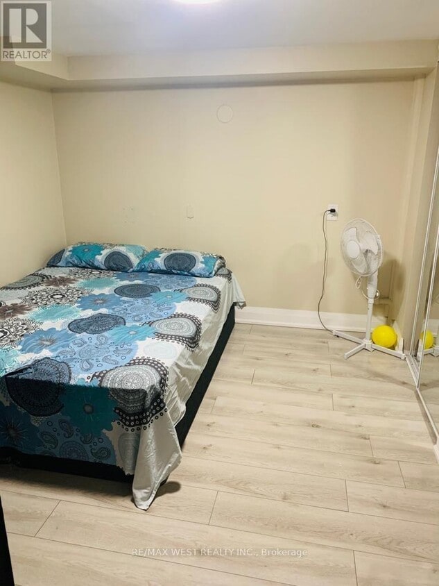 Building Photo - 54 James St