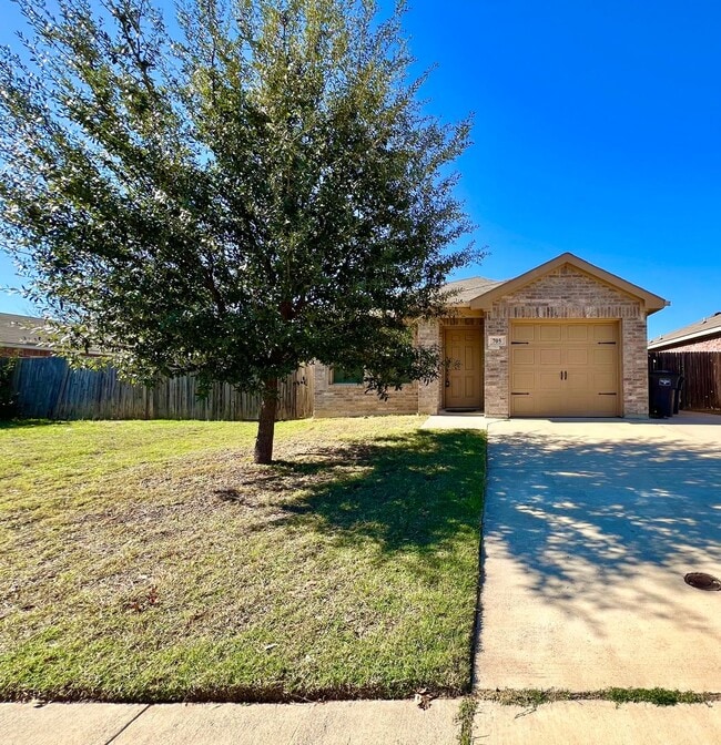 Building Photo - 705 River Garden Dr