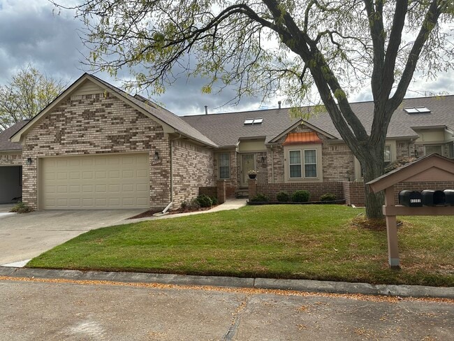 Building Photo - 43389 Riverbend Blvd