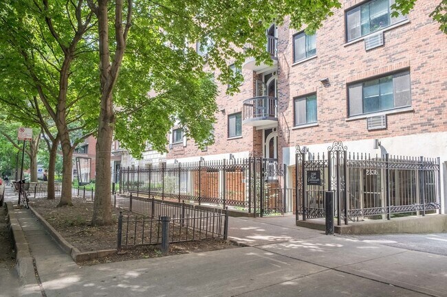 Foto del edificio - 2336 N Commonwealth Ave