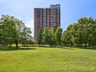 Building Photo - 285 Rue Laurier