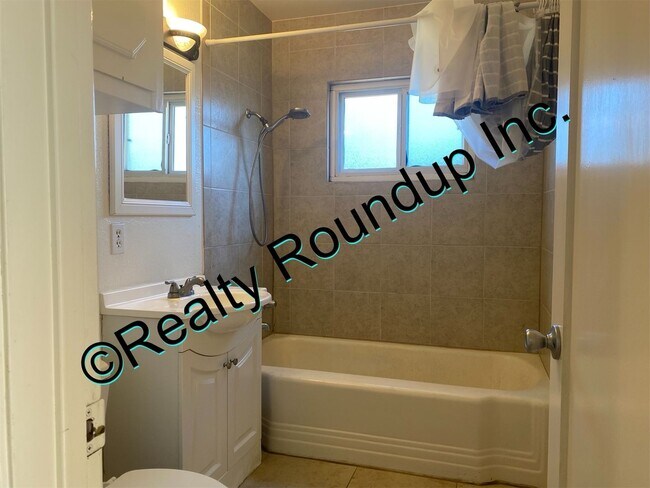 Building Photo - New Year Leasing Special 1/2 Free, Three B...