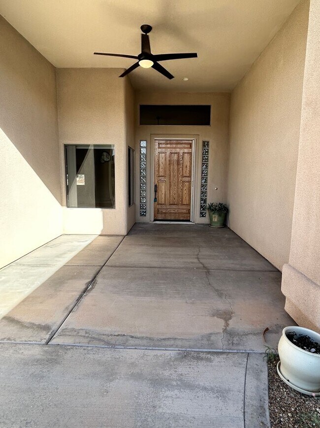 Foto del edificio - Beautiful Unfurnished Home!