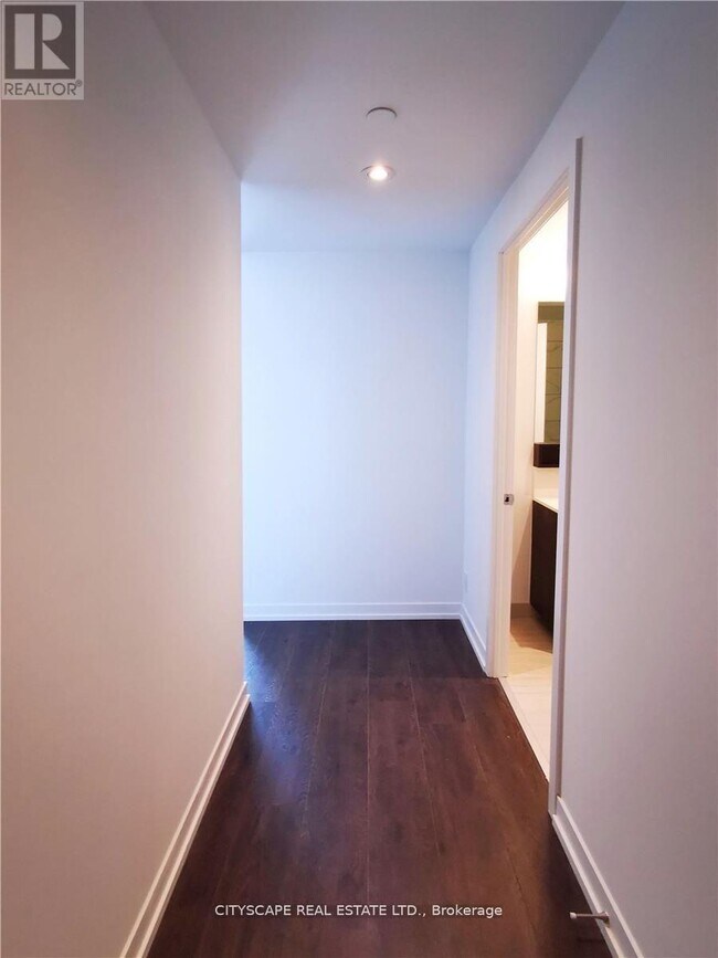 Photo du bâtiment - 898-2898 Portage Pkwy