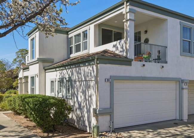 Building Photo - 914 Brea Ln