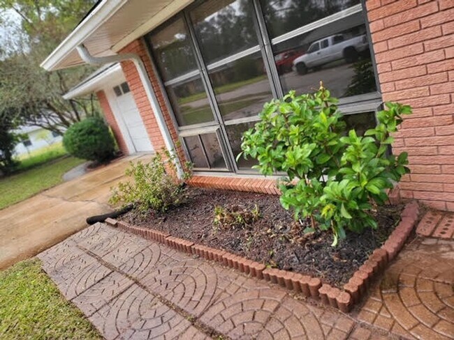 Building Photo - SPACIOUS 3 BEDROOM 2 BATH HOME  ON .3857 ACRE LOT IN LIBERTY, TEXAS