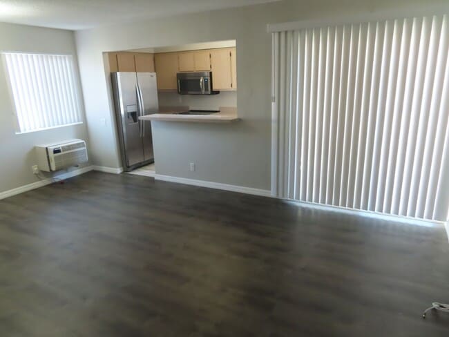 Building Photo - Renovated, upstairs one bedroom condo in M...