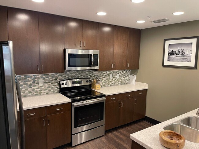 Foto del edificio - Beautiful Downtown Condo!