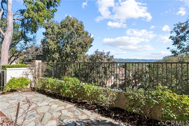 Building Photo - 84 Tierra Montanosa