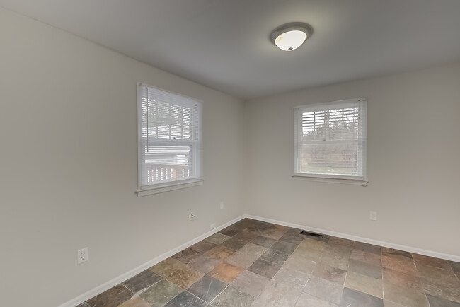 Building Photo - 396 Chilesburg Rd