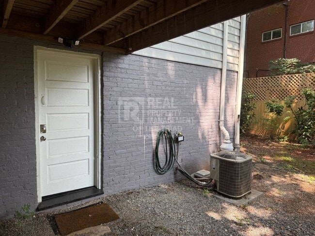 Building Photo - 513 S Hawthorne Rd