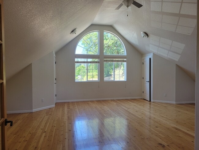 Foto del edificio - 1658 NE Foothill Blvd