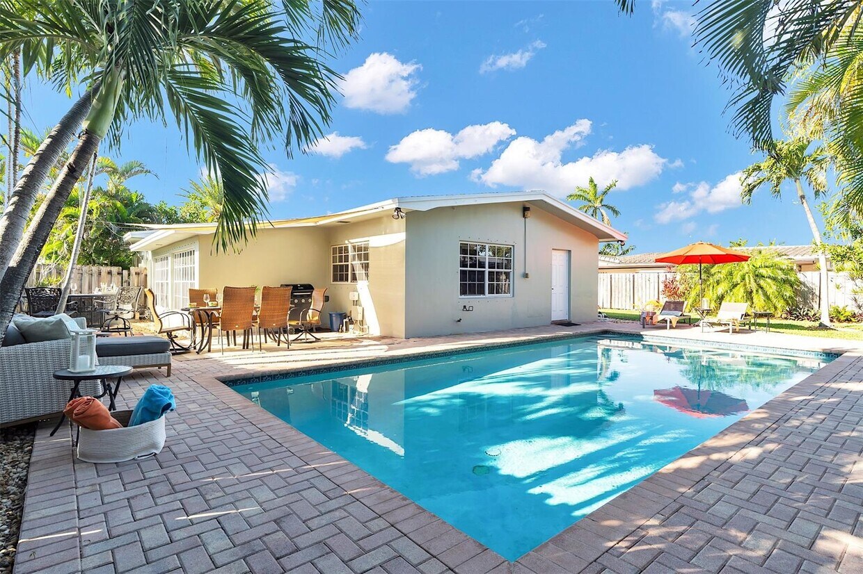Foto principal - 3221 Seaward Dr