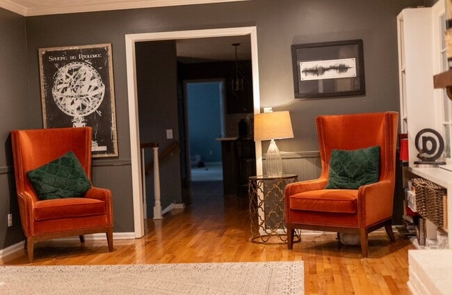 Living Room - 1410 Glenwood Ct SE