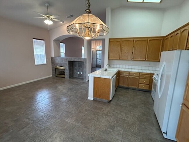 Building Photo - **SHOWING FRIDAY 4/10 @ 11:30 am-12:30pm & SATURDAY 4/11 @ 11am-12pm**
