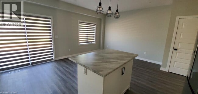 Building Photo - 200 HOOPER St