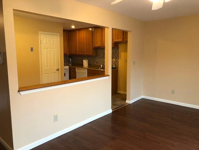 Building Photo - 4220 Birchwood Ct
