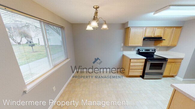 Building Photo - 2 br, 1 bath House - 1910 J St, Apt. 105