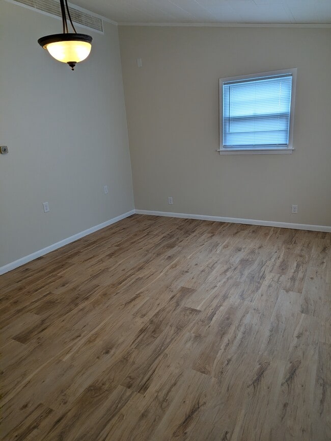 Foto del edificio - 635 E Grove Ave