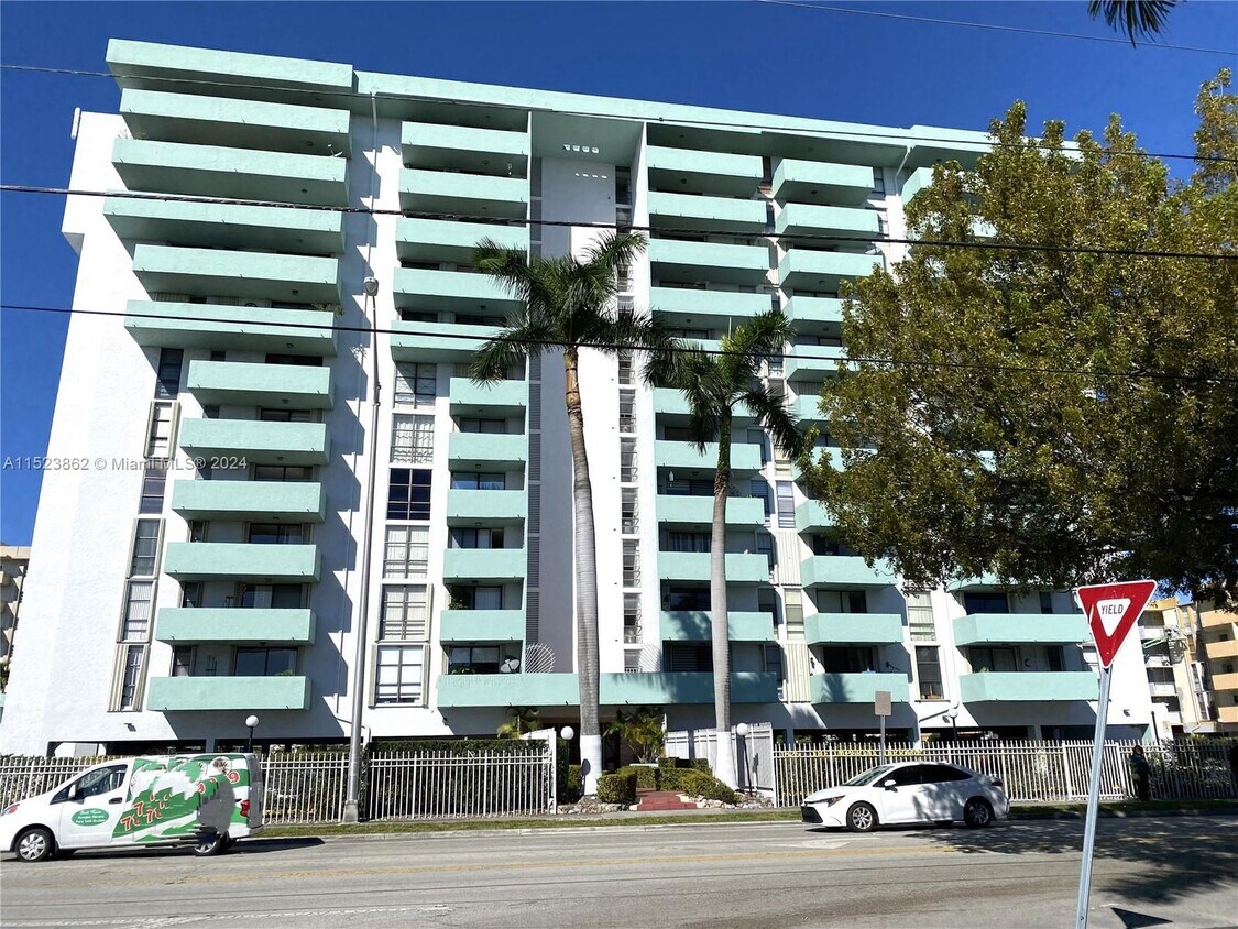 1825 W 44th Pl Unit 1103, Hialeah, FL 33012 Condo for Rent in Hialeah