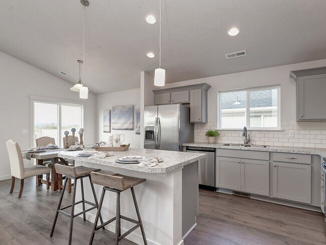 Building Photo - 3 Bedroom Home in Nampa with no back neighbors!!