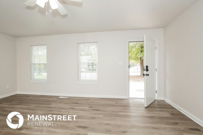 Building Photo - 135 W Lakefield Dr