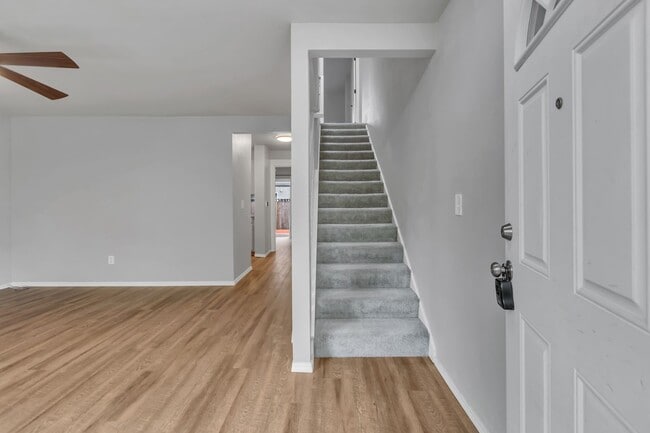 Building Photo - Peaceful Corner Townhome in the Heart of Sumner