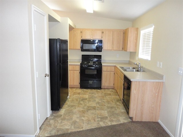 Building Photo - 3004 Fern Crest Avenue