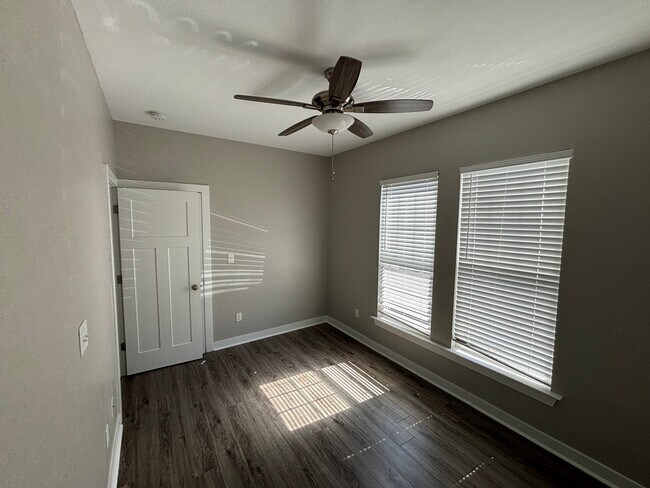Foto del edificio - 9288 Buckman Ave
