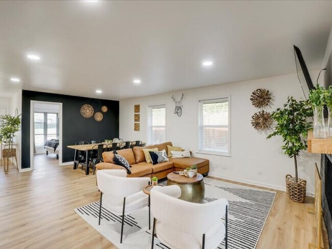 Building Photo - 3154 Darvany Dr