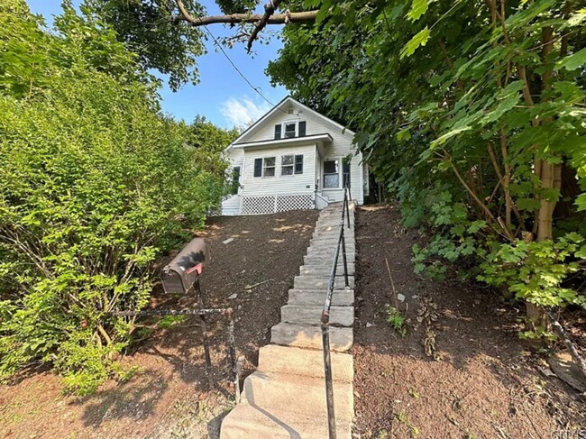 Foto del edificio - Beautiful 3 bedroom house! Great location