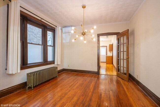 Building Photo - 1723 W Balmoral Ave